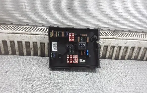 Audi A3 S3 8P Fuse module 1K0937125