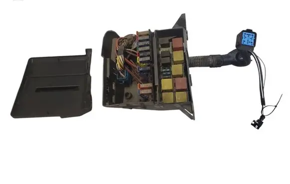 Renault Trafic II (X83) Fuse box set 91165778 8200046403