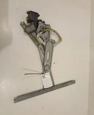Toyota Auris 150 Front door window regulator with motor 8570102010