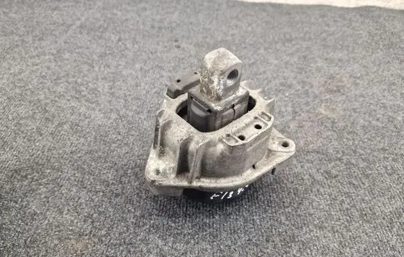 BMW 6 F12 F13 Engine mount bracket 6777374