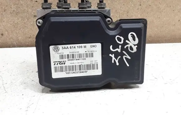 Volkswagen PASSAT B7 ABS Pump 3AA614109M