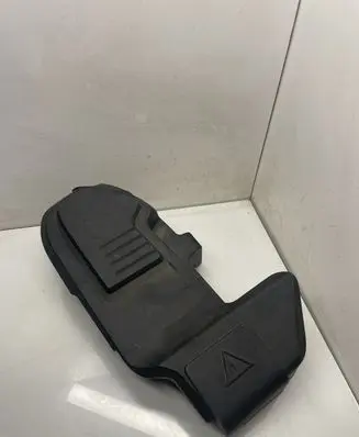 BMW X4M F98 Fuse box cover 8632554