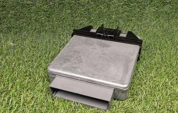 Ford Mondeo Mk III Engine control unit/module ECU 5S7112A650YA QF5FK2C5JB8N G0185A7A13
