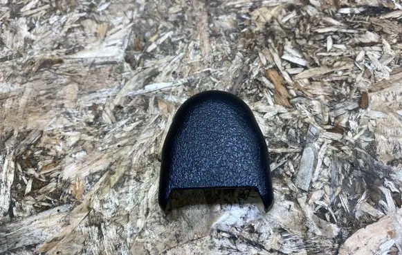 Infiniti QX80 Seat belt trim 