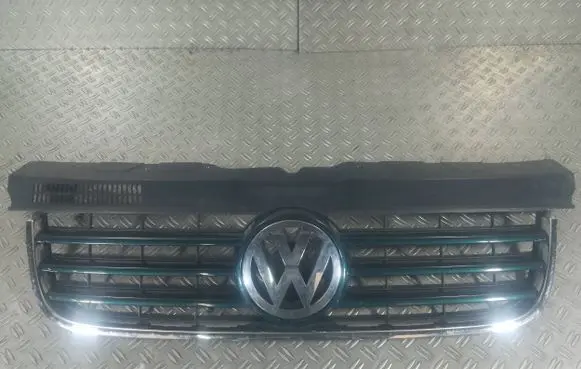 Volkswagen Multivan T5 Front bumper upper radiator grill 7H5807101