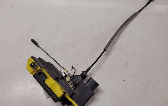 Volvo V70 Rear door lock 30663050