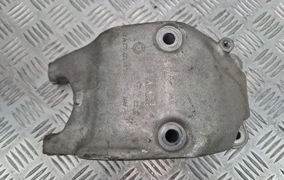 Mercedes-Benz A W176 Engine mounting bracket A2702230138