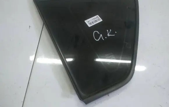 Toyota Corolla Verso AR10 Rear side window AS2