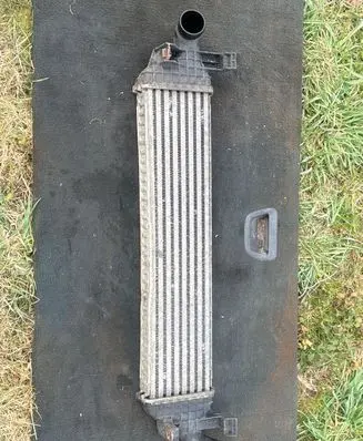 Volvo V50 Intercooler air channel guide 
