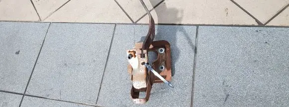 Mitsubishi L200 Brake pedal