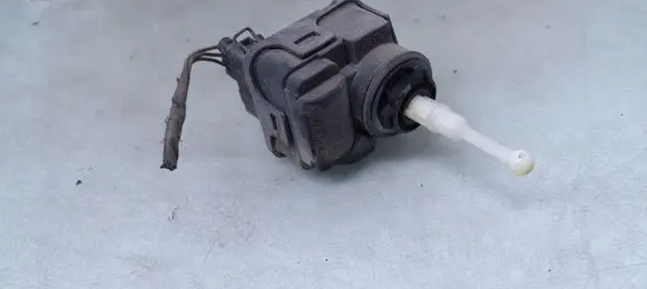 Volkswagen PASSAT B4 Headlight level adjustment motor 3A0941295