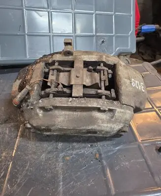 Mercedes-Benz E W211 Front brake caliper 20704603