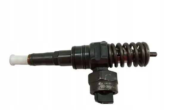 Audi A6 S6 C5 4B Fuel injector 038130073F