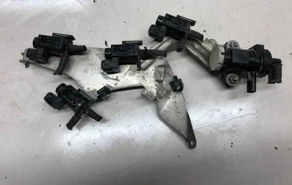 BMW 5 F10 F11 Vacuum valve 8507930