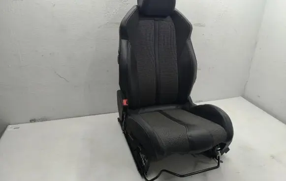 Peugeot 5008 II Front driver seat 