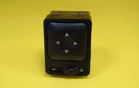 Wing mirror switch