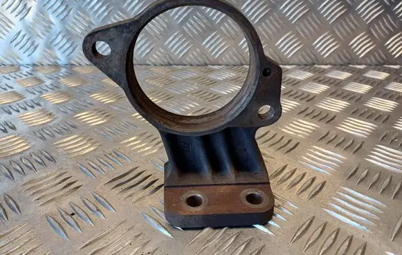 Toyota Avensis T220 Driveshaft support bearing bracket 