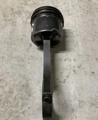 Land Rover Range Rover L405 Piston with connecting rod