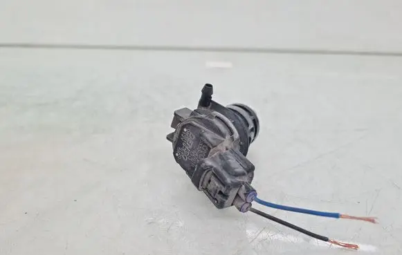 Toyota Prius+ (ZVW40) Windscreen/windshield washer pump 8533047010