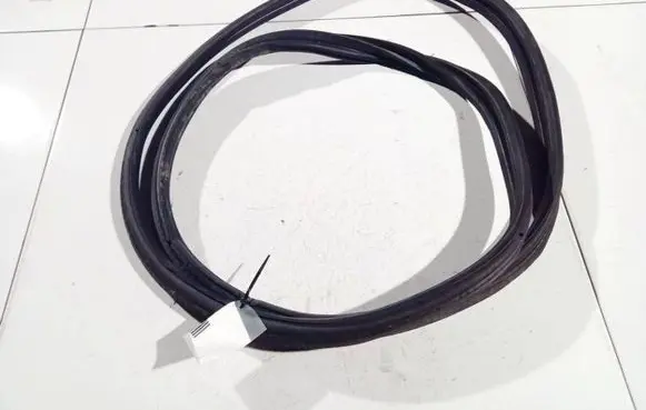 Ford Mondeo Mk III Rubber seal front coupe door 