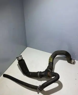 Mercedes-Benz C W203 Engine coolant pipe/hose 3013356