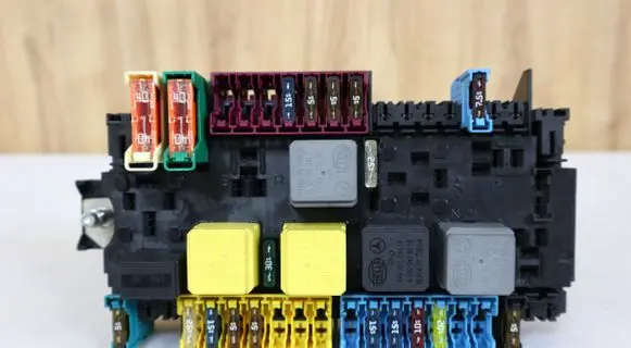 Mercedes-Benz B W246 W242 Fuse box set 2469060093 A2469060093