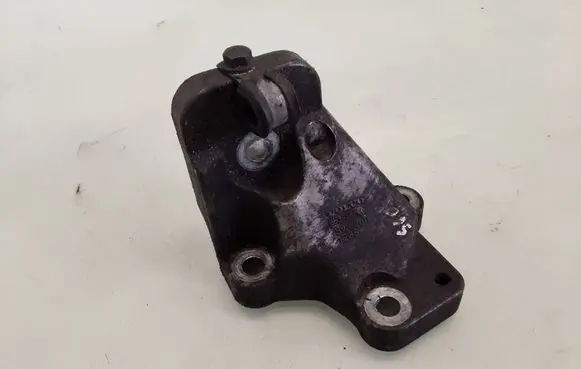 Volvo S60 Engine mounting bracket 8634123