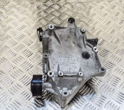Mercedes-Benz C W205 Engine mounting bracket A6512340339
