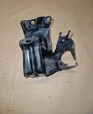Fender mounting bracket