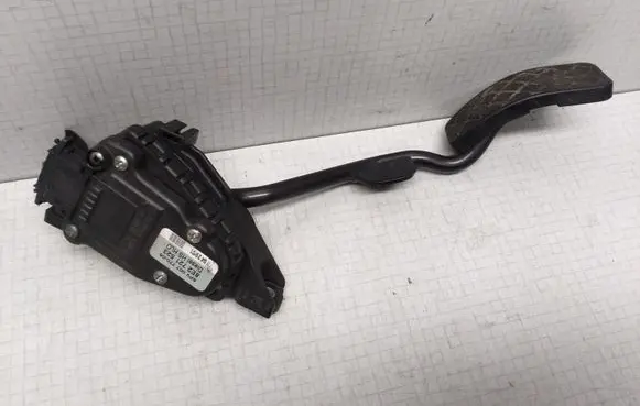 Audi A4 S4 B6 8E 8H Accelerator throttle pedal 8E2721523 6PV00777008