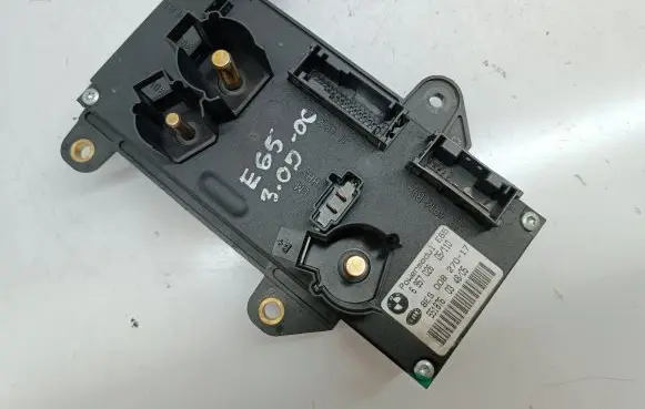 BMW 7 E65 E66 Power management control unit 6957026 8ES00827017 61316957026