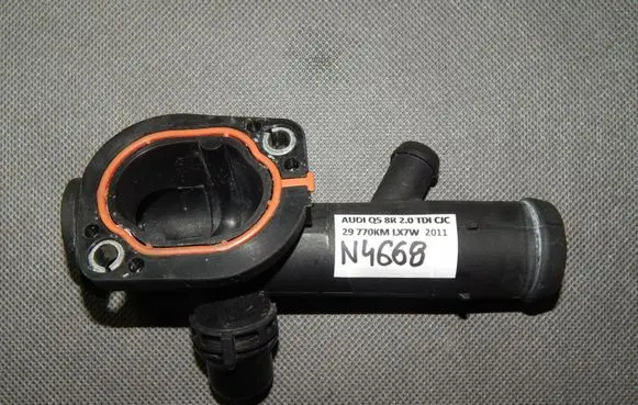 Audi Q5 SQ5 Engine coolant pipe/hose 03L121132L