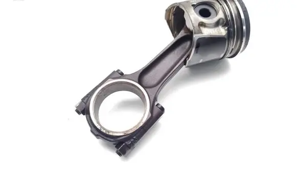 Volvo V50 Piston with connecting rod D4204T