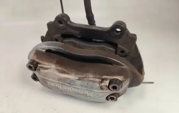 Mercedes-Benz SL R230 Front brake caliper 20825101 3020830