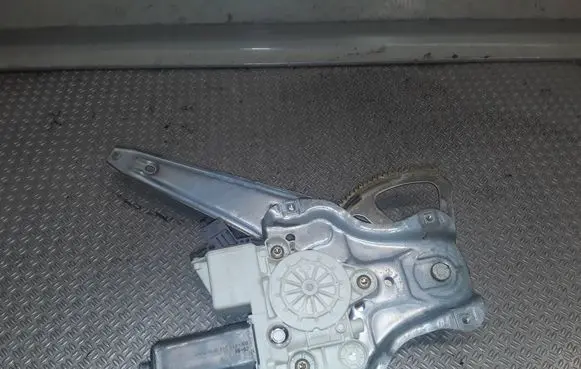 Toyota Avensis T250 Rear door window regulator with motor 992045100