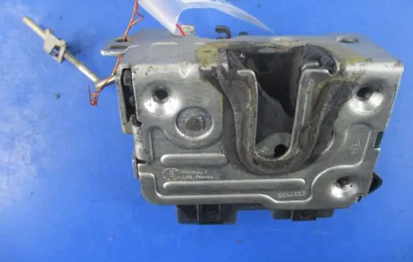 Dacia Sandero Front door lock 8200735227