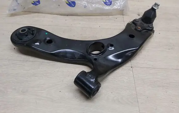 Toyota Auris E180 Front upper control arm/wishbone 