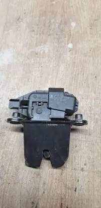 Skoda Fabia Mk2 (5J) Tailgate/trunk/boot lock/catch/latch 5J0827501B 8N3827501B