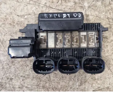 Peugeot Expert Fuse module 1400550780 MEAVA0103