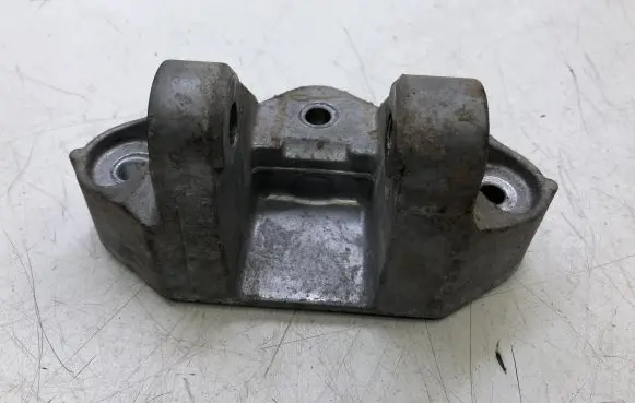 Nissan X-Trail T32 Engine mounting bracket