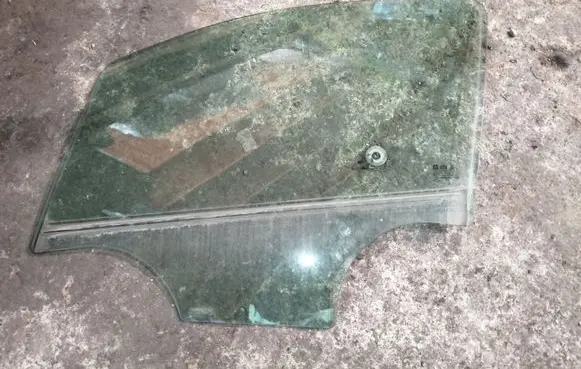 Opel Mokka X Front door window glass four-door 25993405