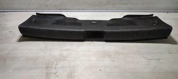 Trunk/boot sill cover protection
