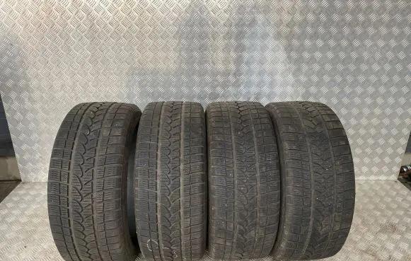 Skoda Superb B8 (3V) R18 winter tire 