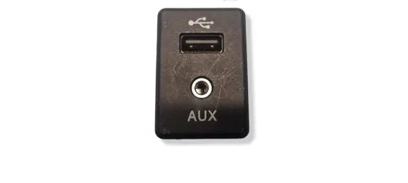 Nissan Qashqai AUX in-socket connector 795405004