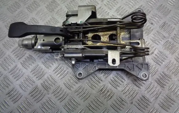 Audi A4 S4 B7 8E 8H Rear steering column 8E0419502H