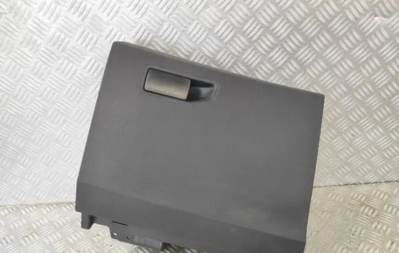 Glove box