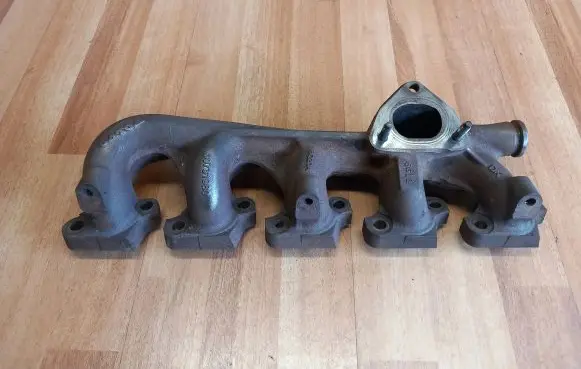 Volvo XC70 Exhaust manifold 30731980