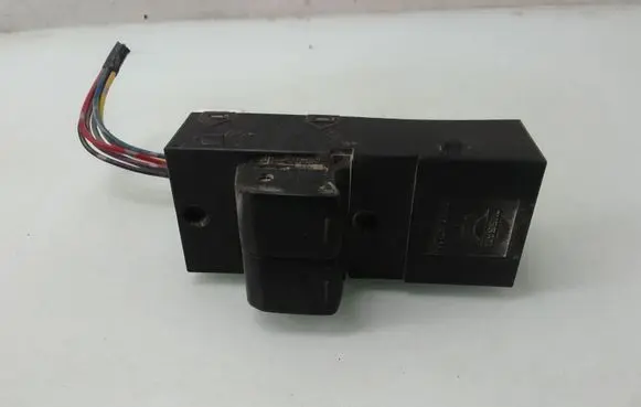 Nissan Micra Electric window control switch 2Z18