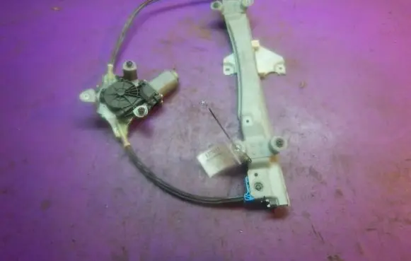 Renault Twingo II Front door window regulator with motor 