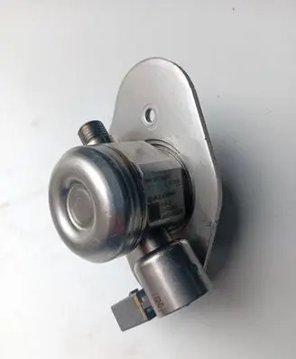 BMW 1 E81 E87 Fuel injection high pressure pump 7562473 0261520041 2000545236